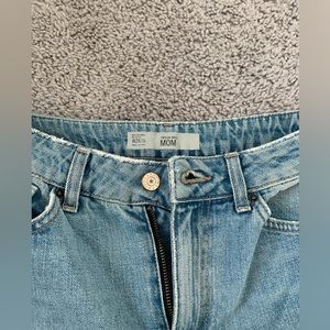 Size 26 Topshop Women’s Ripped Mom Jeans
